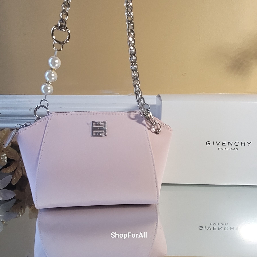 Givenchy - Picture 4 of 16